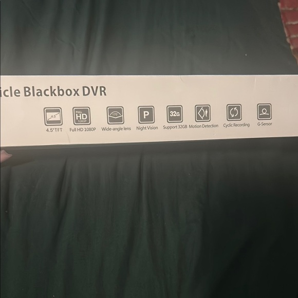 Silver In-Mirror Video Recorder for Car Audio and GPS - Picture 2 of 3